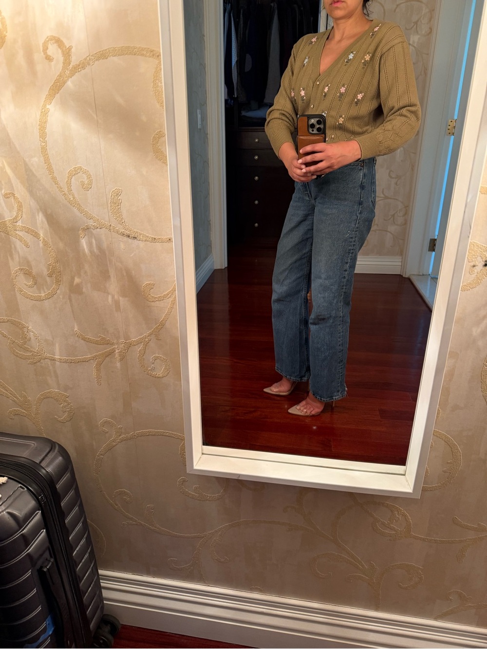 Simple Retro V-Neck Knit Cardigan in Camel